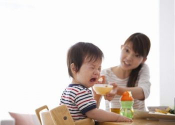 Trẻ biếng ăn chậm lớn phải làm sao?