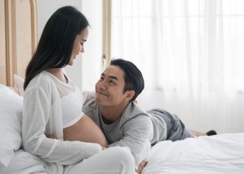 có nên cho chồng bú khi mang thai 3 tháng đầu